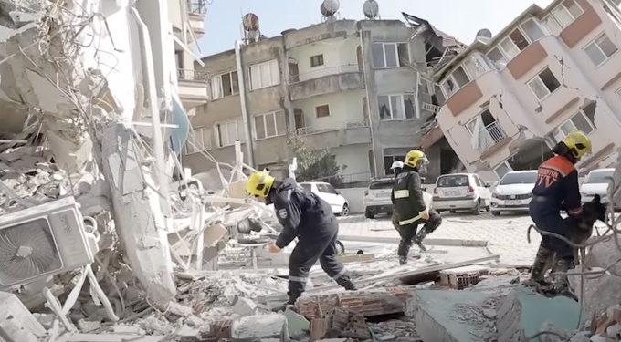 260 часов после разрушительного землетрясения в Турции: Под завалами продолжают находить выживших, а ущерб трагедии оценивается в десятки млрд долларов | VIDEO