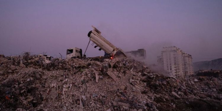 Землетрясение в Турции и Сирии: Число погибших приближается к 46 тысячам и может вырасти