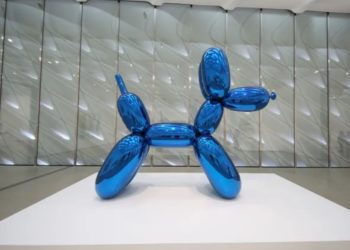 Посетительница арт-ярмарки случайно разбила скульптуру Джеффа Кунса за 42 тысячи долларов — хотела проверить, настоящий ли это воздушный шар