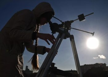 Перед землетрясением в Турции и Сирии в небе заметили голубую вспышку