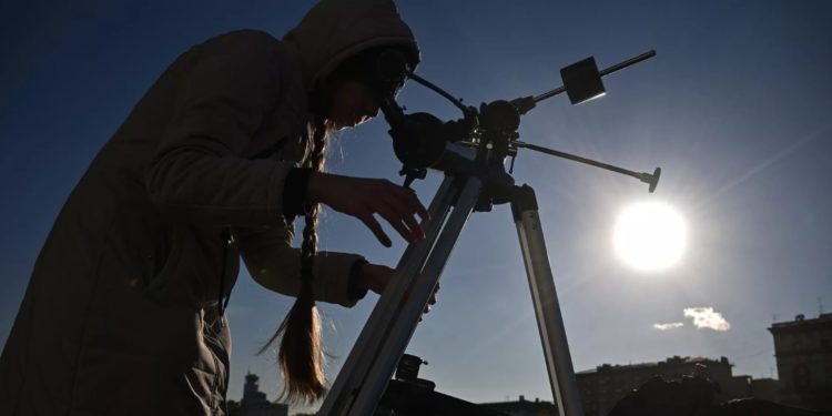 Перед землетрясением в Турции и Сирии в небе заметили голубую вспышку