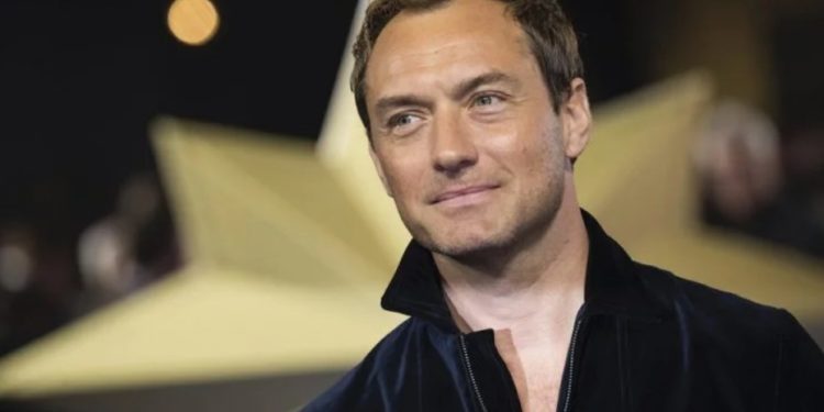 Британский актер Джуд Лоу стал отцом в седьмой раз