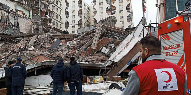 Число пострадавших при новых землетрясениях в Турции и Сирии превысило 1 тыс. человек
