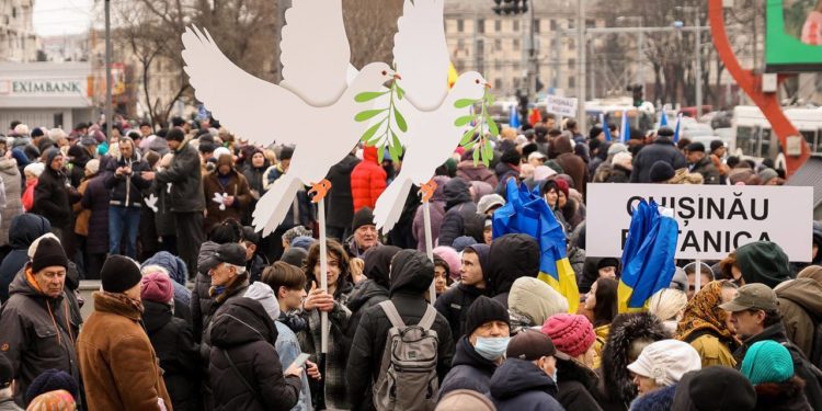 Miting organizat de Mișcarea Pentru Popor: Oamenii cer guvernării să le achite facturile pentru lunile de iarnă și să nu admită război pe teritoriul Moldovei