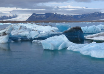 Ученые предупредили, что возросшее число ледниковых озер представляет угрозу для 15 млн человек