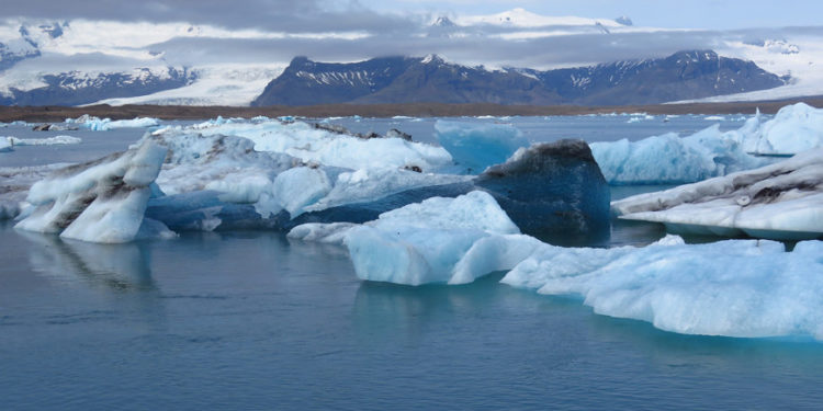Ученые предупредили, что возросшее число ледниковых озер представляет угрозу для 15 млн человек