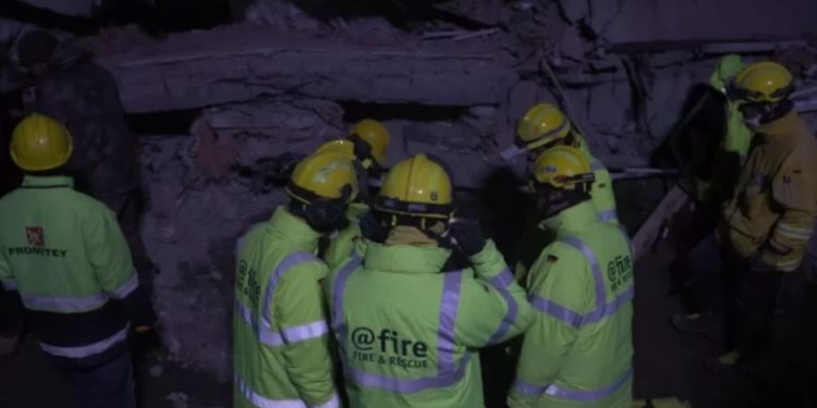 В Турции спустя 81 час после землетрясения из под завалов спасли еще одного ребенка