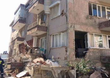 Спасатели из Молдовы нашли под завалами четырех людей, трое из которых скончались