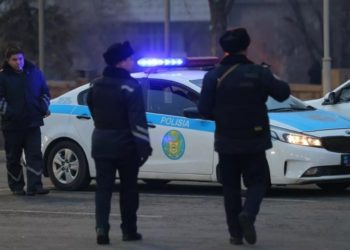 В Казахстане девятиклассник ранил трех учеников ножом и топором