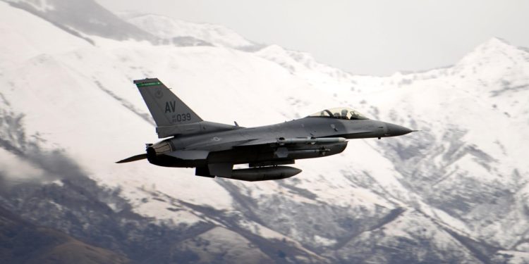 Американский генерал ван Херк не исключил внеземное происхождение сбитых воздушных объектов