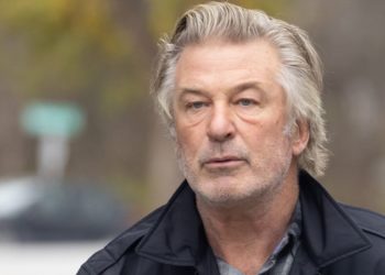 Procurorii au renunţat la circumstanţa agravantă în cazul lui Alec Baldwin. Actorul riscă o pedeapsă de maximum 18 luni de închisoare