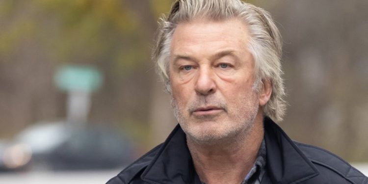 Procurorii au renunţat la circumstanţa agravantă în cazul lui Alec Baldwin. Actorul riscă o pedeapsă de maximum 18 luni de închisoare