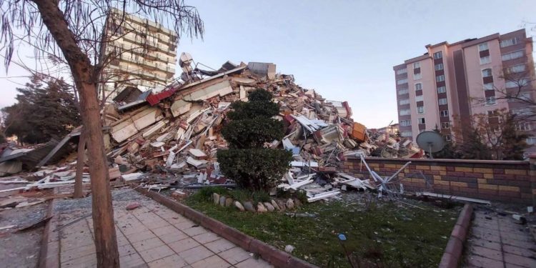 Землетрясение магнитудой 4,7 зафиксировали в Турции