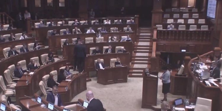ЧП в стране продлено еще на 60 дней. Решение принято правящим большинством в отсутствие парламентской оппозиции | VIDEO