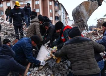 Число жертв землетрясения в Турции приблизилось к шести тысячам