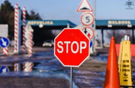 Descinderi la Comrat! Ce au găsit oamenii legii la un bărbat care organiza migrație ilegală | FOTO