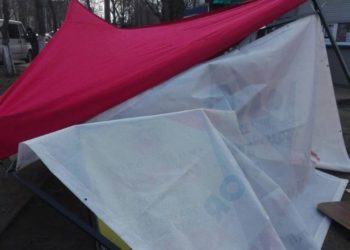 Mișcarea Pentru Popor: Mai mulți oameni, care adună semnături pentru a obliga guvernarea să achite facturile pentru lunile de iarnă, au fost atacați de susținători ai PAS