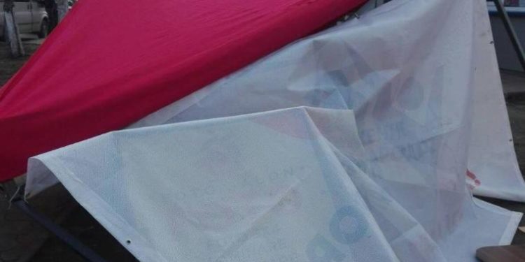 Mișcarea Pentru Popor: Mai mulți oameni, care adună semnături pentru a obliga guvernarea să achite facturile pentru lunile de iarnă, au fost atacați de susținători ai PAS
