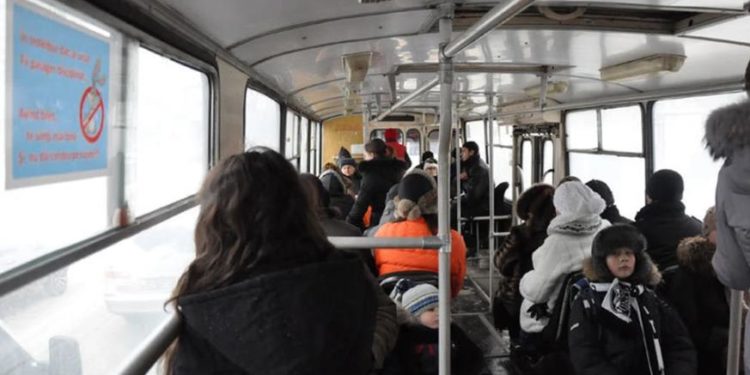 В Кишиневе контролер троллейбуса грубо задержал ребенка, ехавшего в школу. Народный адвокат требует разобраться