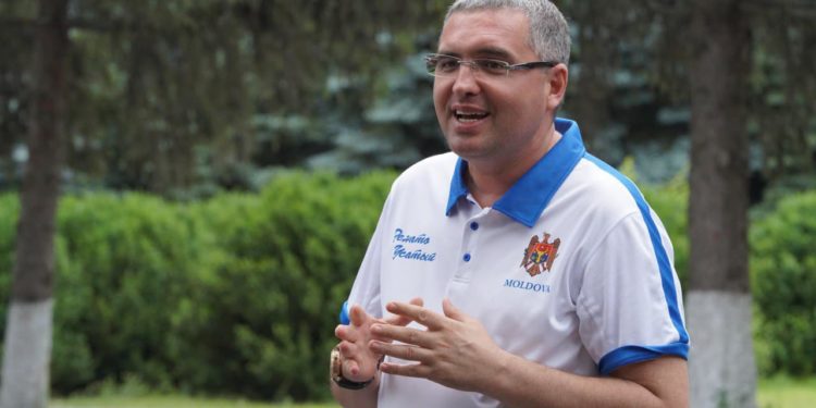 „Dragoste braziliană cu Renato Usatîi”. Imaginile politicianului din Moldova, utilizate pentru a estorca bani în