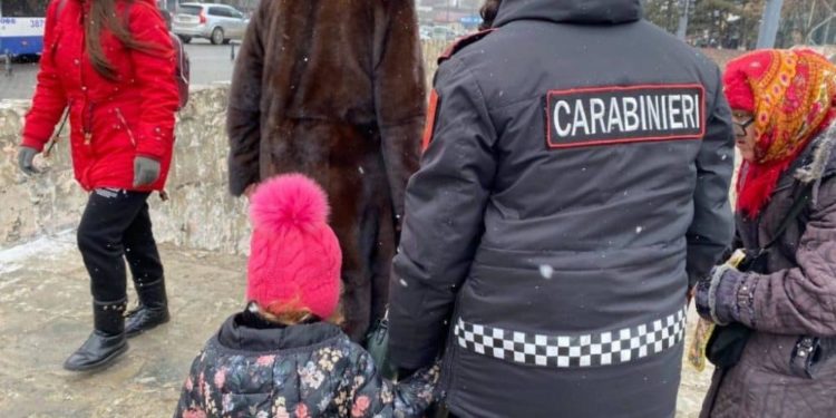 O fetiță de trei ani s-a pierdut pe o stradă din Capitală