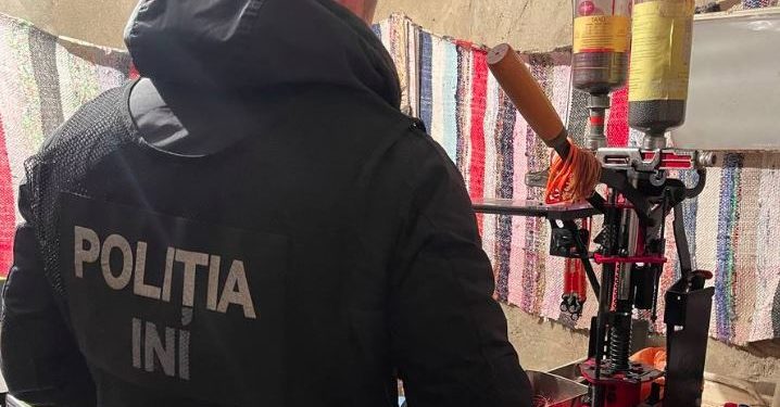 Noi detalii în cazul armelor și sutelor de muniții depistate la 14 bărbați din țară: Aceștia sunt bănuiți de braconaj | VIDEO