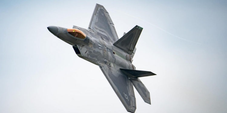 Ce se știe despre „obiectul neidentificat”, doborât de un avion american în nordul Canadei. Piloții americani au spus lucruri diferite