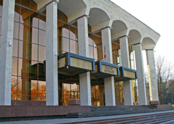 În plină criză financiară, la Chișinău a fost sărbătorită Ziua Angajatului APL. Deși erau la sărbătoare, primarii au vorbit despre numărul imens de probleme cu care se confruntă | VIDEO