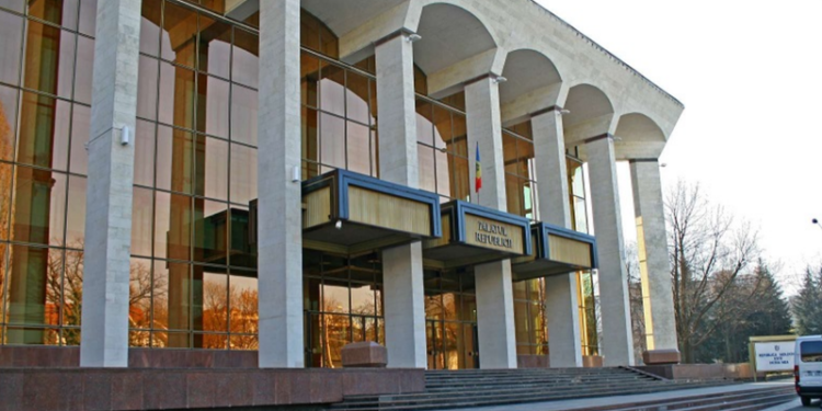 În plină criză financiară, la Chișinău a fost sărbătorită Ziua Angajatului APL. Deși erau la sărbătoare, primarii au vorbit despre numărul imens de probleme cu care se confruntă | VIDEO