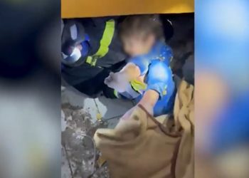 Turcia: Momentul în care un băiețel în vârstă de 3 ani a fost scos în viață de sub ruine de către salvatorii moldoveni