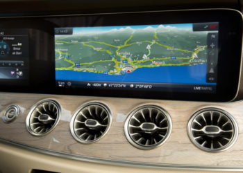 /VIDEO/ Trei persoane bănuite de contrabandă cu sisteme GPS furate din Cehia și Franța. Au adus prejudicii de milioane de lei