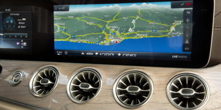 /VIDEO/ Trei persoane bănuite de contrabandă cu sisteme GPS furate din Cehia și Franța. Au adus prejudicii de milioane de lei