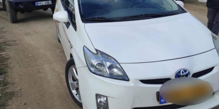 I-au plătit unui taximetrist 150$, să-i ducă la granița cu România: Doi ucraineni, ajunși ilegal în Moldova, au fost prinși de polițiști