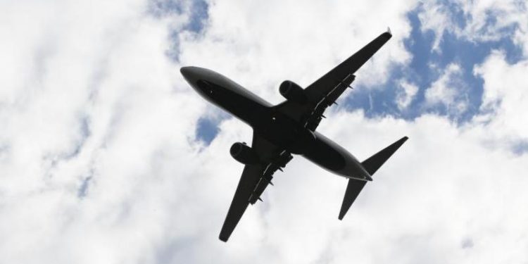 Ultima oră! Traficul aerian, dat peste cap din cauza unui „obiect asemănător unui balon meteorologic”: Ce spune Ministerul Apărării