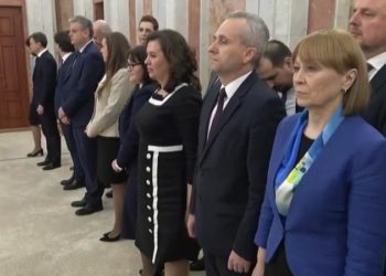La pas grăbit: Membrii Guvernului Recean depun jurământul