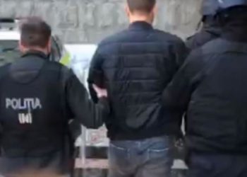 Un bărbat, reținut, după ce a șantajat o femeie cu poze intime, ca să nu-i întoarcă datoria de peste 2 mii de euro