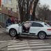 Nu au putut împărți o intersecție: Două mașini s-au ciocnit violent în sectorul Centru din capitală