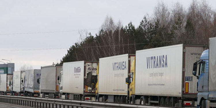 Mai multe camioane din Republica Moldova, au primit refuz de intrare în Polonia, rămânând blocate în vamă. Detalii oferite de oficialii din Belarus| VIDEO