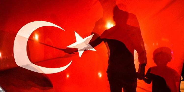 În Turcia a fost declarată Stare de Urgență pentru trei luni în cele 10 provincii afectate de cutremure. Seismolog italian: Platoul anatolian s-a deplasat cu trei metri | VIDEO