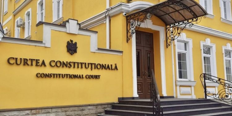 Curtea Constituțională a declarat neconstituțională decizia prin care un judecător cu dizabilități locomotorii a fost suspendat din funcție