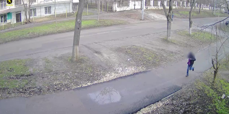 A atacat și jefuit o femeie în plină stradă. Un bărbat din Căușeni, reținut de polițiști