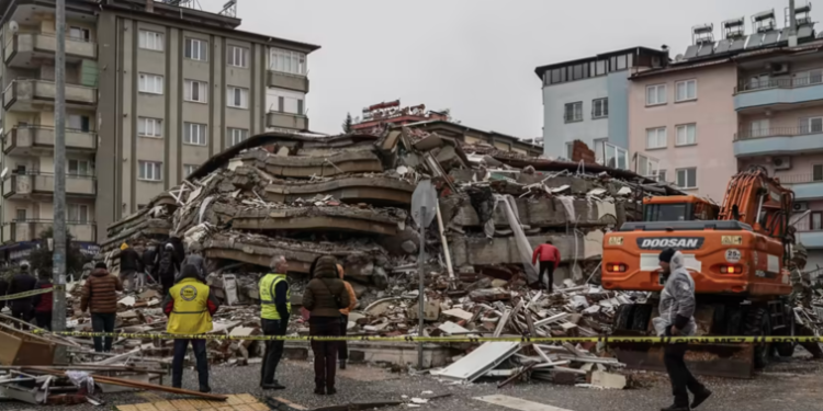 Șase cetățeni moldoveni, repatriați din Turcia răvășită de cutremurele devastatoare. Este vorba despre 2 mame cu câte 2 copii