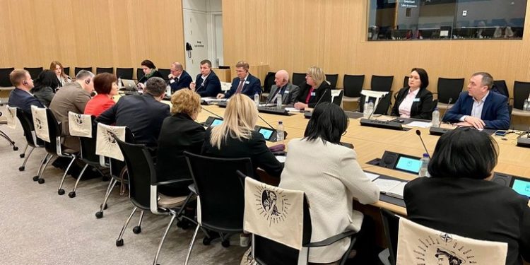 Un grup de deputați întreprinde o vizită de documentare la Cartierul General NATO de la Bruxelles. Subiectele abordate