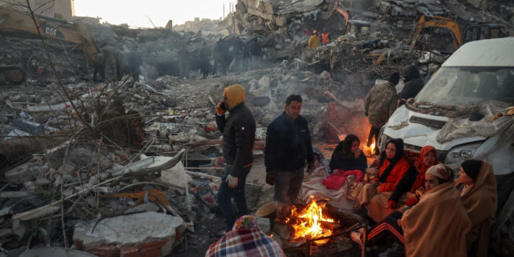 72 de ore de la cutremurele devastatoare din Turcia și Siria: Numărul deceselor a depășit 17.000, iar salvatorii continuă să extragă oameni din ruine