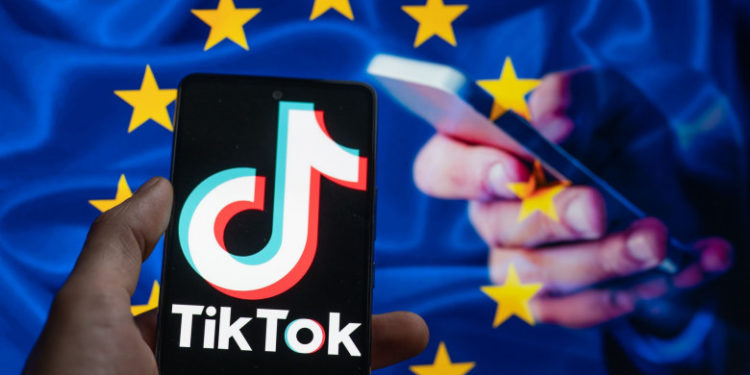 Parlamentul European interzice folosirea aplicației TikTok pe telefoanele angajaților, din motive de securitate