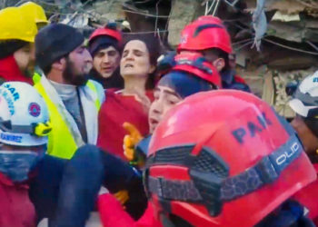 Dezastru în Turcia și Siria: O femeie și bebelușul ei, scoși vii după 90 de ore. Între timp, autoritățile turce au emis peste 100 de mandate de arestare | VIDEO