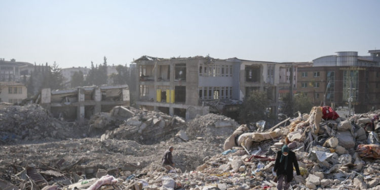 Nouă supraviețuitori scoși de sub dărâmături la 8 zile de la cutremur. Numai în Turcia, bilanțul morților depășește 40.000