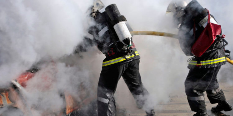 O femeie și cei șapte copii ai săi au murit într-un incendiu violent care le-a cuprins casa din Franța