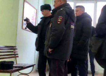 В Подмосковье ученица пятого класса напала на одноклассницу. Она по меньшей мере 30 раз ударила ее ножом в туалете, а затем вернулась в класс