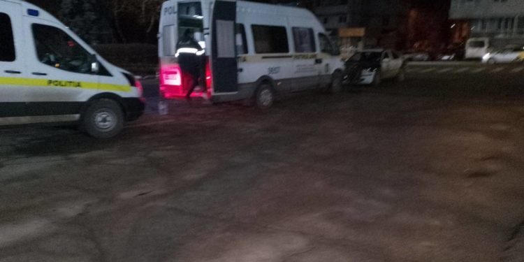 Verificări în toată țara. Polițiștii au ridicat 64 de plăcuțe de înmatriculare a mașinilor de taxi și autobuze